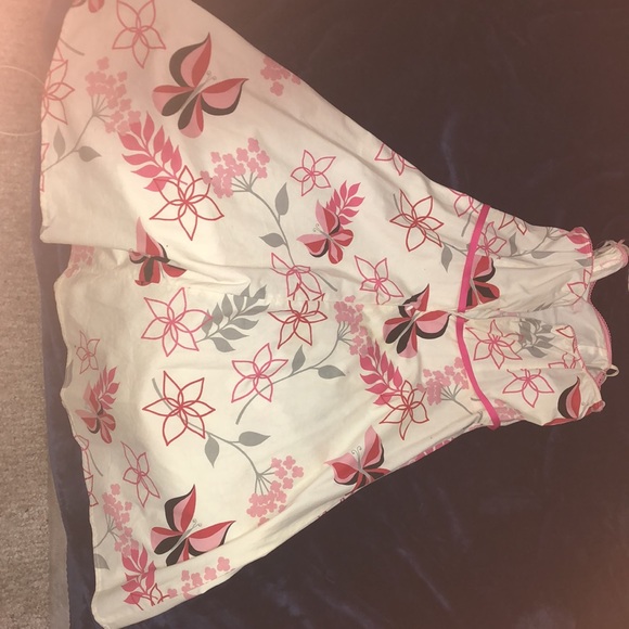 White dress with pink bow & flowers - Picture 5 of 7